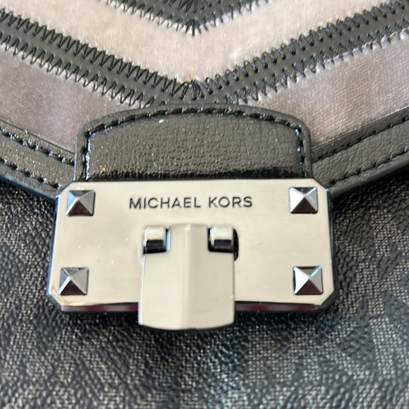 Michael Kors Black and Gray Crossbody Bag with Chevron Design - Picture 2 of 14